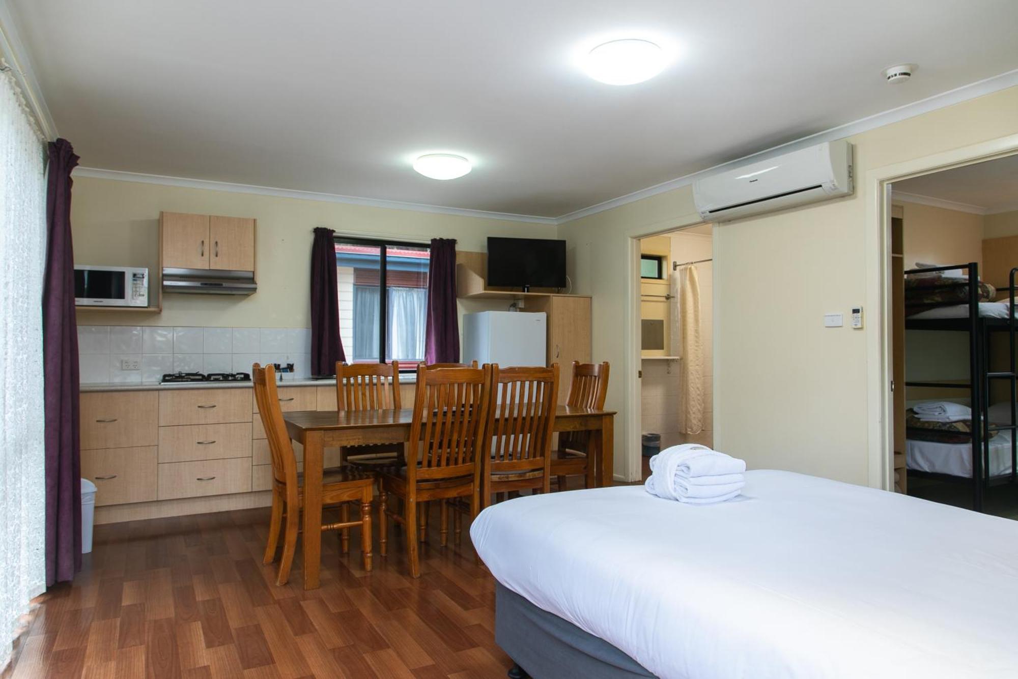 Big4 Toowoomba Garden City Holiday Park Room photo